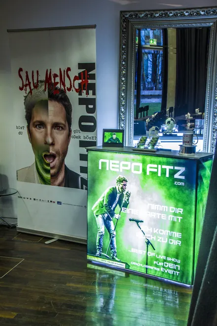 Der fertig aufgebaute Merchandising-Stand