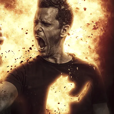 Nepo Fitz schreiend vor einer Explosion