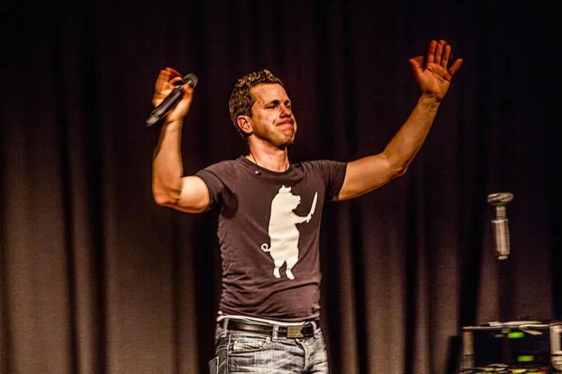 Nepo Fitz live: Wenn der Saal mitgeht.